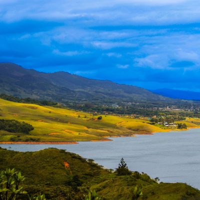 Lago calima. Raul Echeverry. Flickr